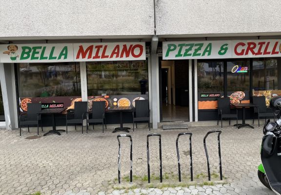Et udvendigt billede af Bella Milano Pizza.